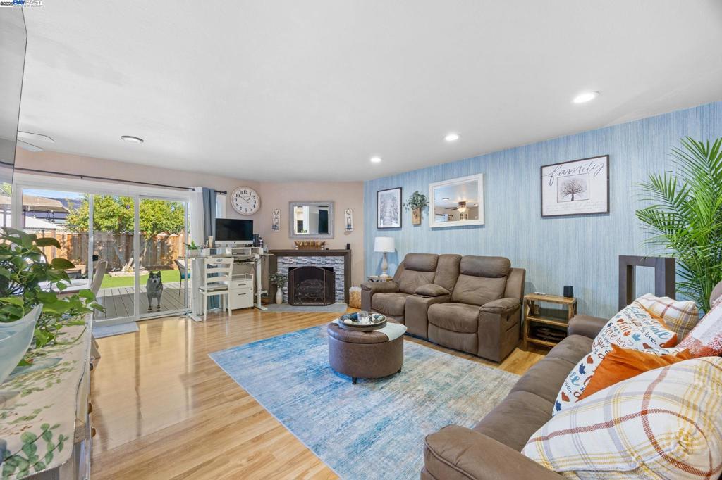 GLENMOOR GARDENS - Residential