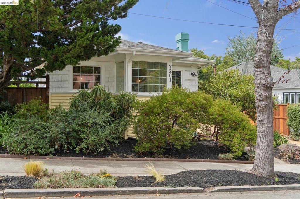 7201 Sunkist Dr DR, Oakland CA 94605