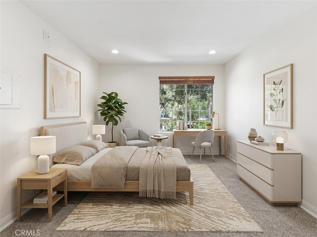 5535 Canoga 209