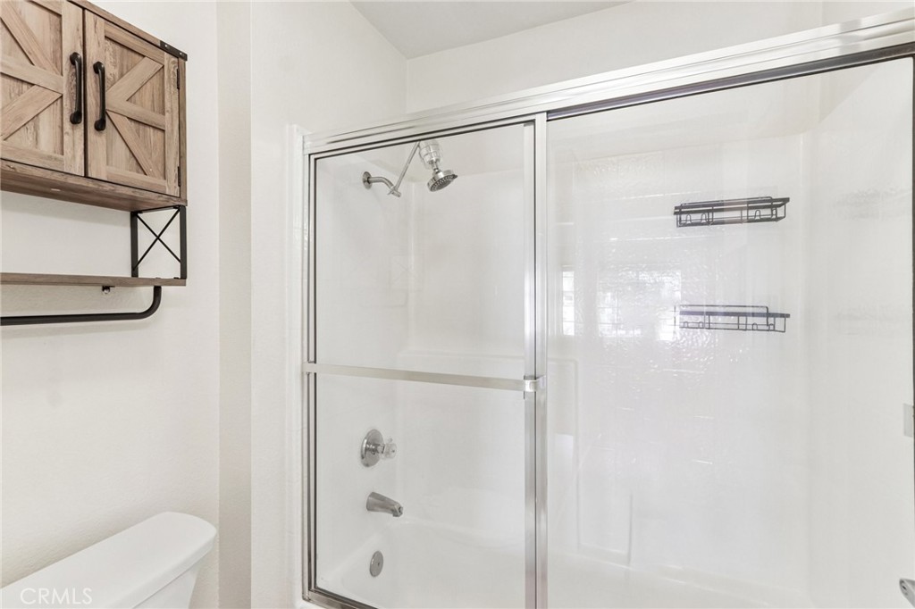 5535 Canoga 209