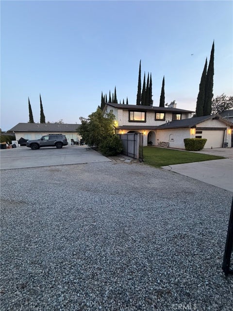 Photo of 20054 Arminta ST, Canoga Park, CA 91306 (MLS # SR26225981)