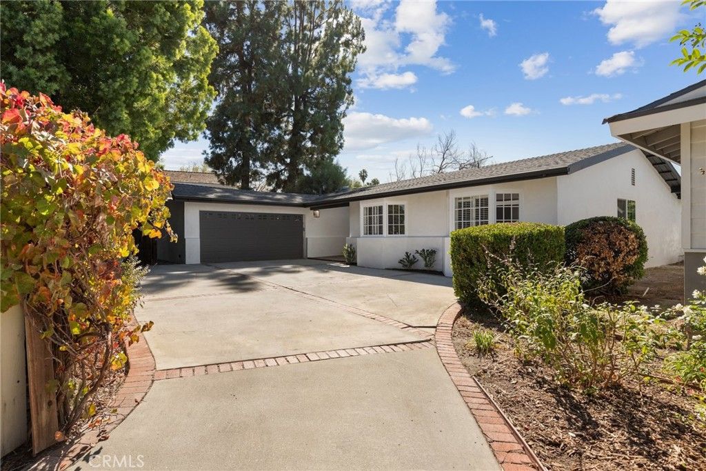 Photo of 23312 Ostronic Dr, Woodland Hills, CA 91367 (MLS # SR25241897)