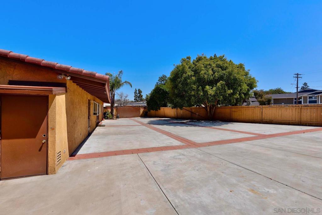 68 E Bonita Rd