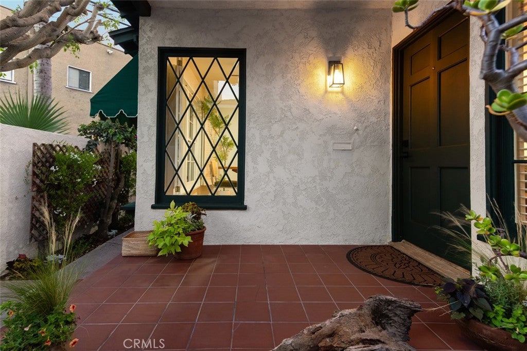5796 Campo Walk