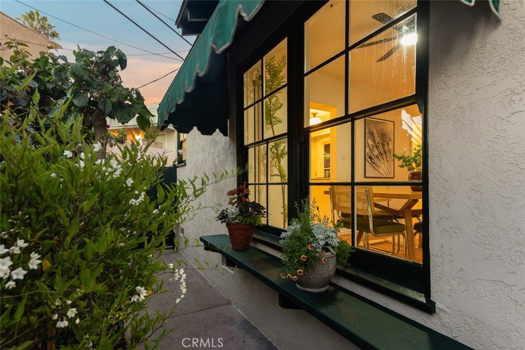 5796 Campo Walk