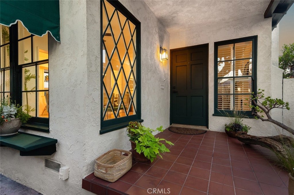 5796 Campo Walk