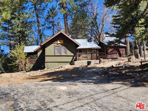 Photo of 809 Talmadge Road, Big Bear, CA 92315 (MLS # 26829083)