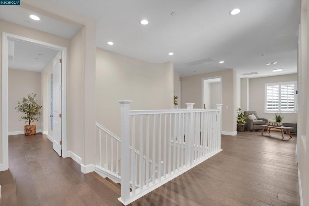 OAKLEY - Residential