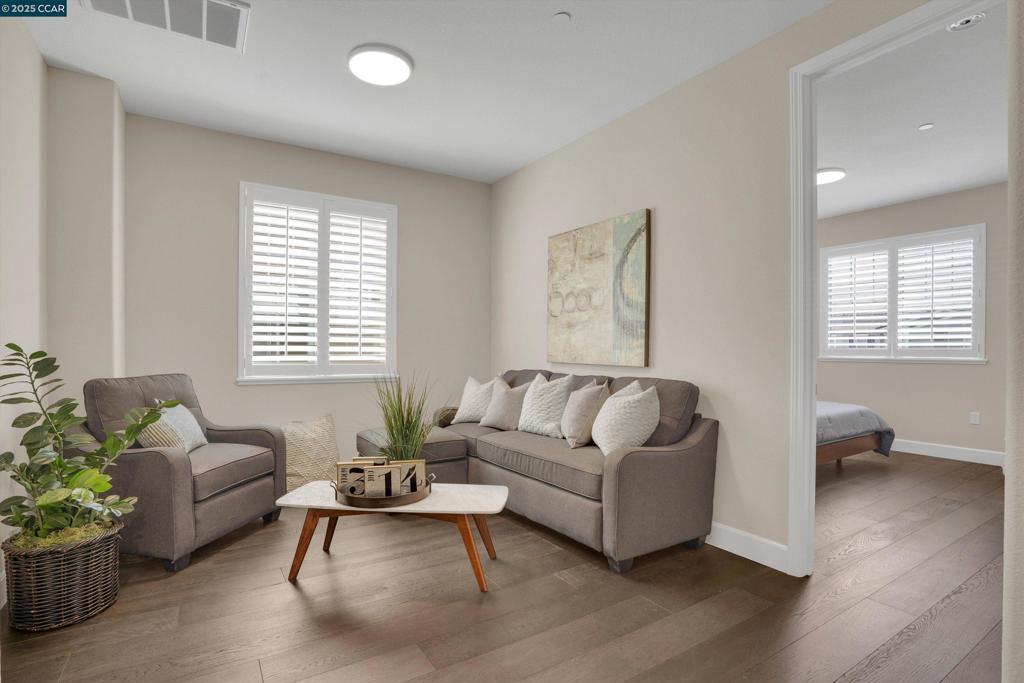 OAKLEY - Residential