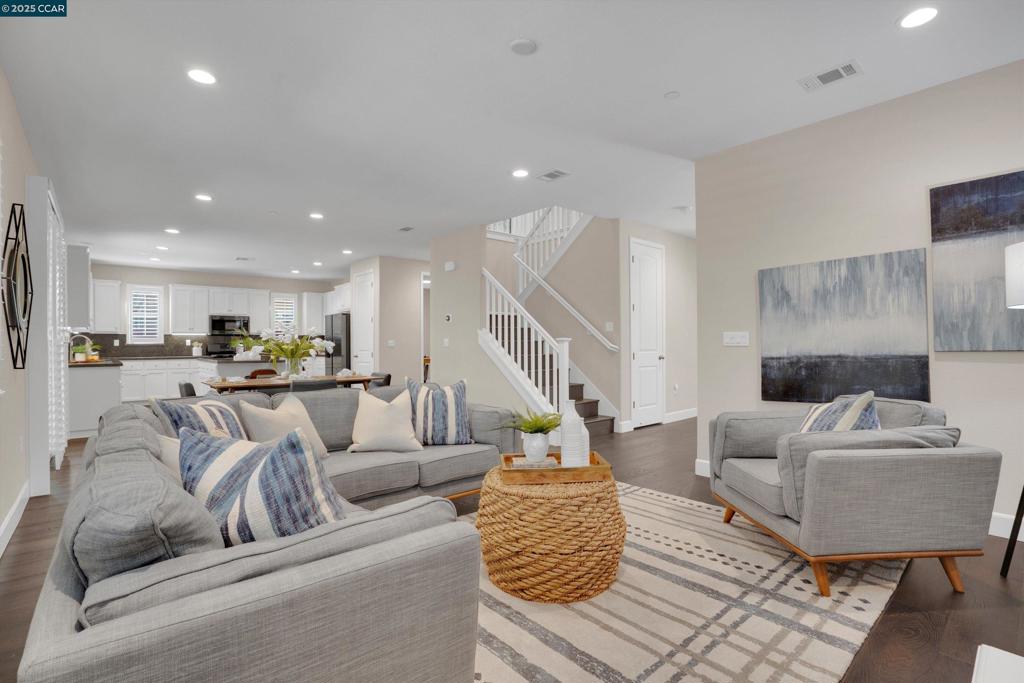 OAKLEY - Residential