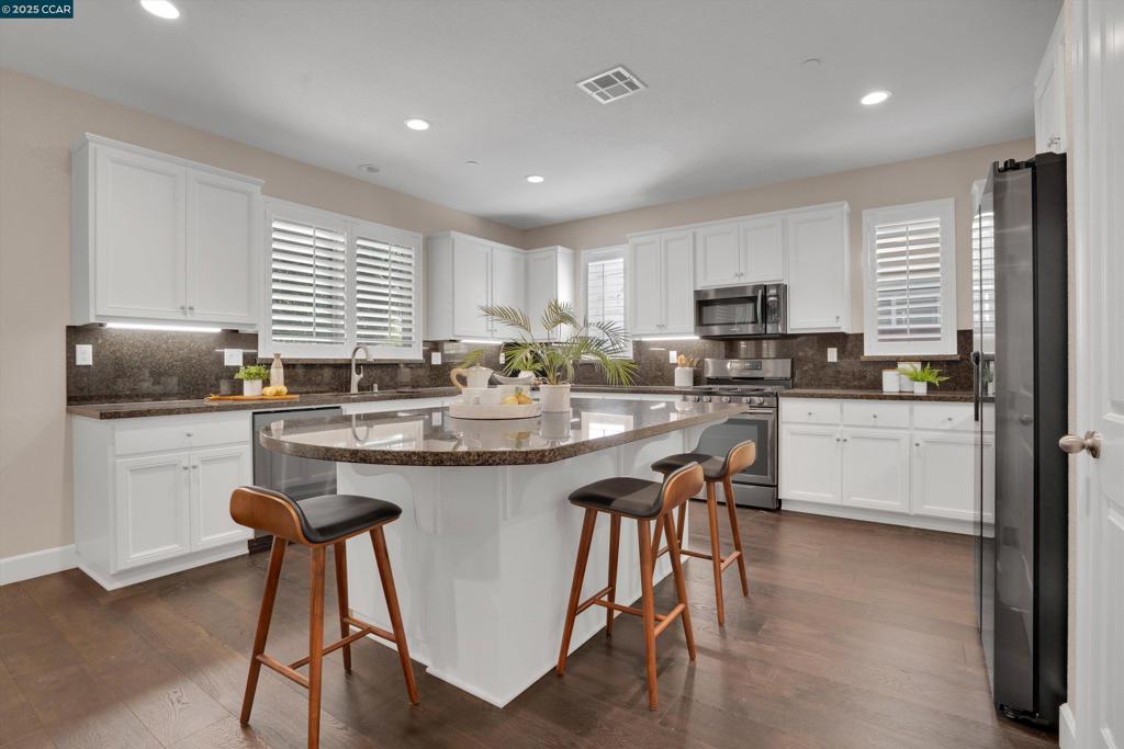 OAKLEY - Residential