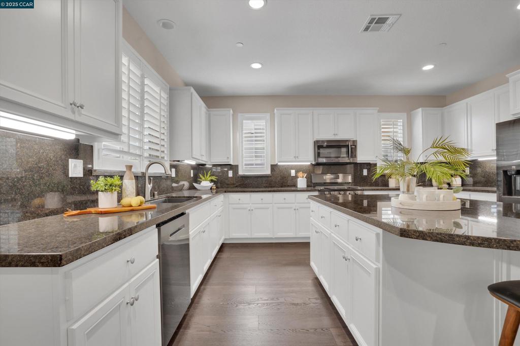 OAKLEY - Residential