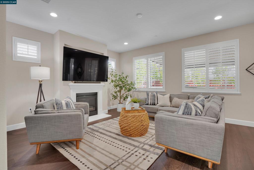 OAKLEY - Residential