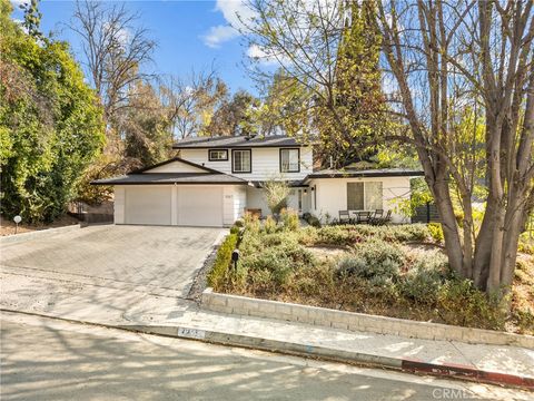 Photo of 7057 Middlesbury Ridge Circle CIR #1/2, Woodland Hills, CA 91307 (MLS # SR26105611)