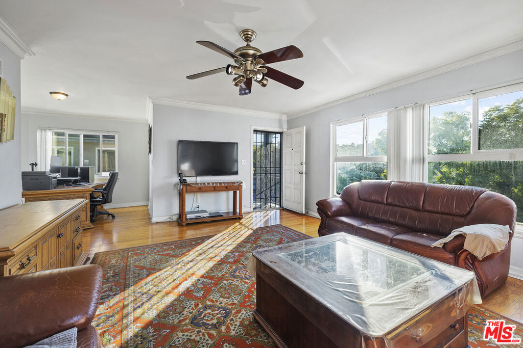 966 N Serrano Avenue