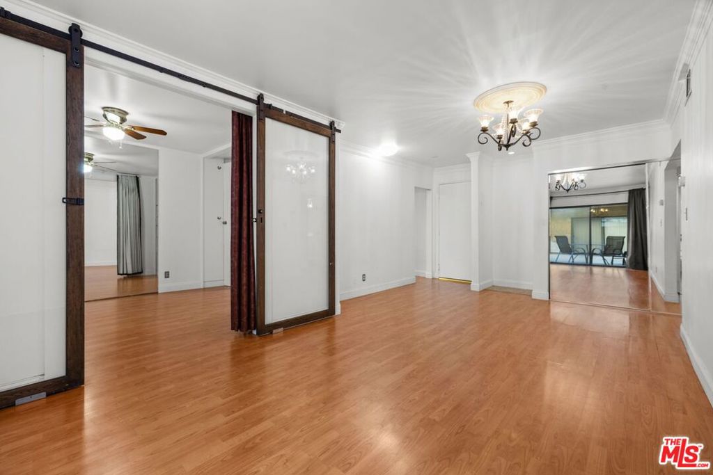 1735 N Fuller Avenue 121