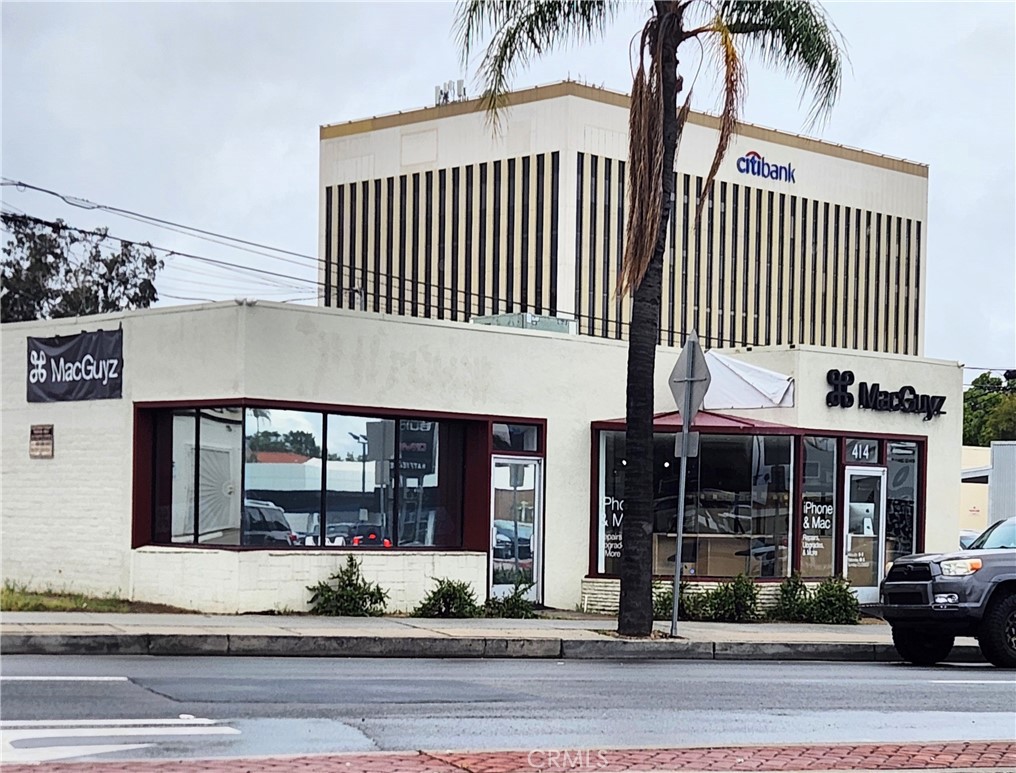 Great exposure on busy Redlands Blvd. in downtown Redlands! This retail or office space was updated a few years ago. Built in 1946, the investment property offers great potential for both tenants and owner/occupied use. The adjacent buildable lot (currently unimproved parking), could give you flexibility to expand your square footage. Possibility to have 2 tenants in the same building with a bathroom in each. This space is already tenant occupied with less than 3 years left on the lease. Own a part of the heart of the Downtown Business District. All 4 parcels are sold together with the subject property.