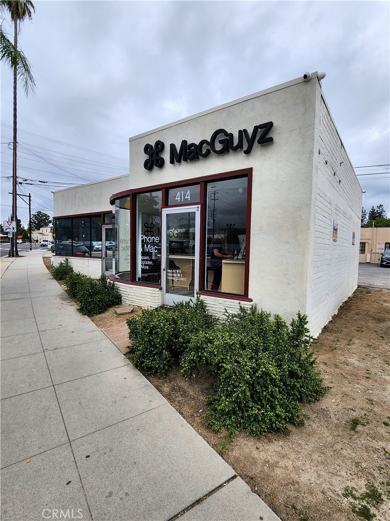 Main image without alt text