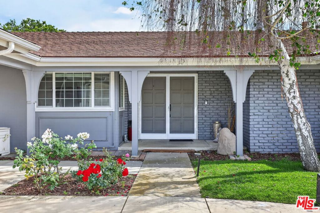 212 E Avenida De Los Arboles