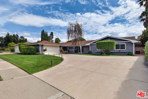 Tiny photo for 212 E Avenida De Los Arboles, Thousand Oaks, CA 91360 (MLS # 26906605)