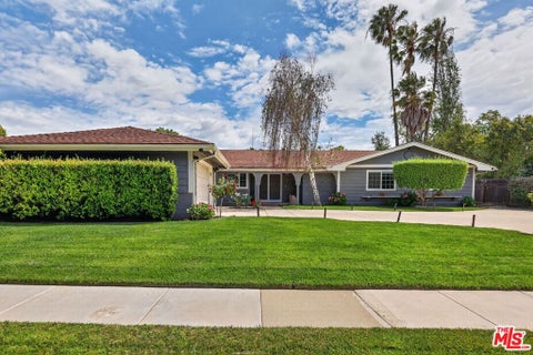Photo of 212 E Avenida De Los Arboles, Thousand Oaks, CA 91360 (MLS # 26906605)