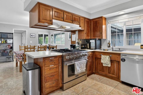 Tiny photo for 212 E Avenida De Los Arboles, Thousand Oaks, CA 91360 (MLS # 26906605)