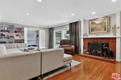 Tiny photo for 212 E Avenida De Los Arboles, Thousand Oaks, CA 91360 (MLS # 26906605)