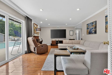 Tiny photo for 212 E Avenida De Los Arboles, Thousand Oaks, CA 91360 (MLS # 26906605)