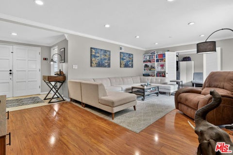 Tiny photo for 212 E Avenida De Los Arboles, Thousand Oaks, CA 91360 (MLS # 26906605)