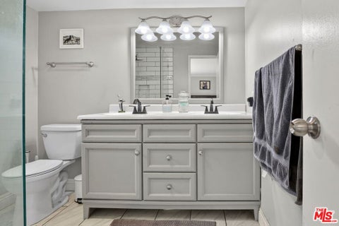 Tiny photo for 212 E Avenida De Los Arboles, Thousand Oaks, CA 91360 (MLS # 26906605)