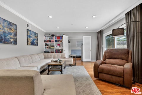 Tiny photo for 212 E Avenida De Los Arboles, Thousand Oaks, CA 91360 (MLS # 26906605)