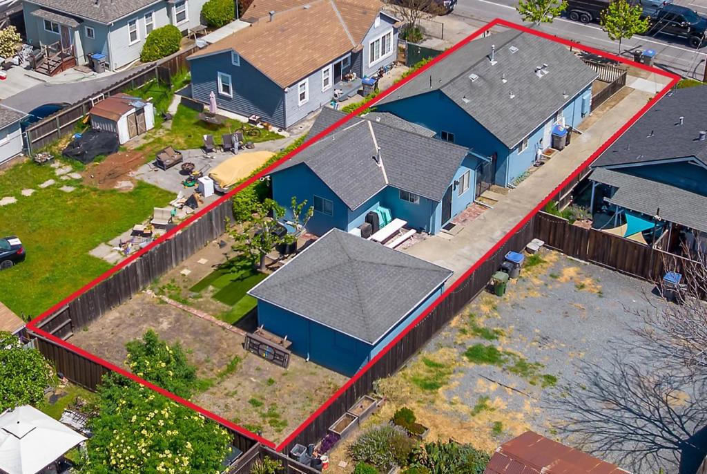 Well maintained duplex in the heart of San Jose. Both units are tenant occupied but can be a great owner occupy opportunity with rental income. Large expansive lot offers plenty of options to expand or create a backyard oasis.