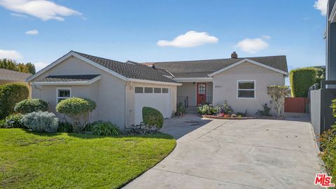 Photo of 6514 Hedding Street, Los Angeles, CA 90045 (MLS # 25606087)
