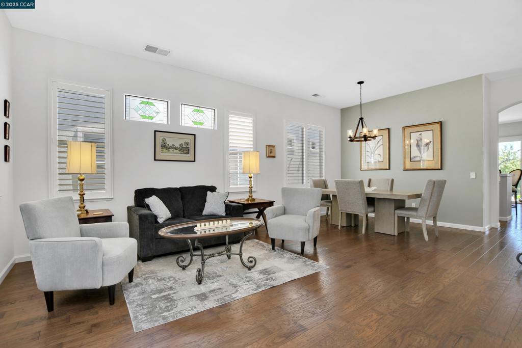 1820 Mariposa Way