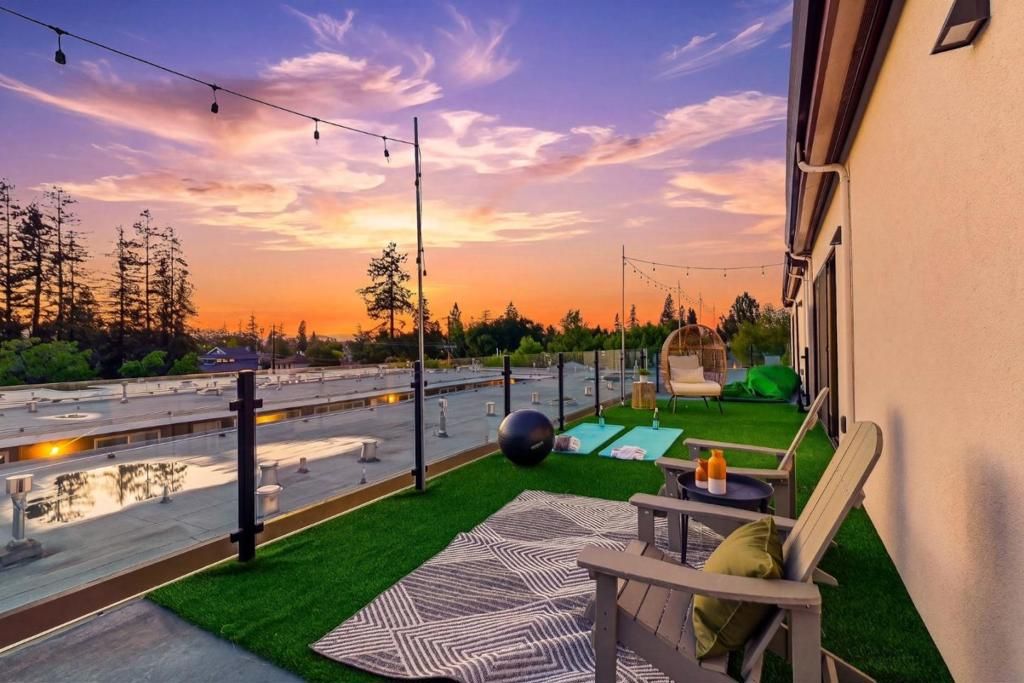 Photo of 914 woodside, Redwood City, CA 94061 (MLS # ML82039293)