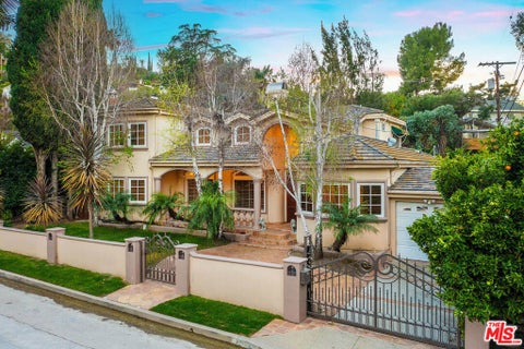 Photo of 4063 Benedict Canyon Drive, Sherman Oaks, CA 91423 (MLS # 26103223)