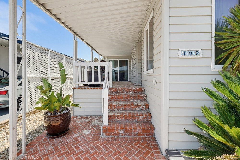 2275 W 25th 197