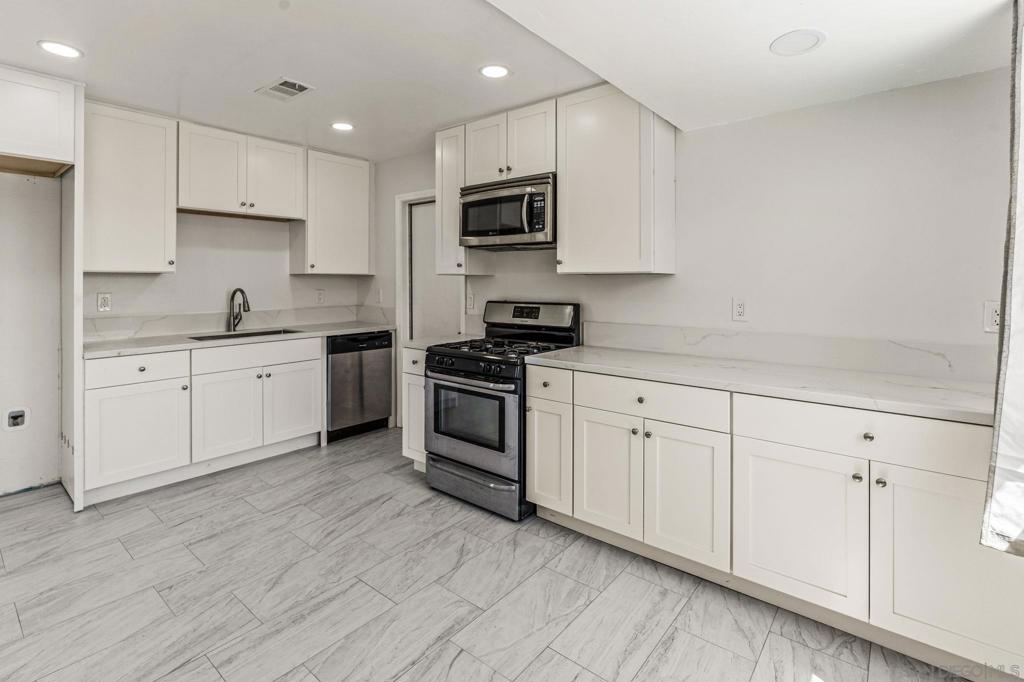 3728 Odom St, San Diego CA 92115