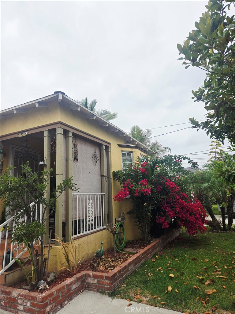 AWESOME NEW PRICE FOR A QUICK SALE!
Charming Single-Family Residence with a newer Permitted ADU in Prime Whittier Location!
Welcome to this beautifully maintained single-family home nestled in the heart of the highly sought-after city of Whittier! This property offers the perfect blend of charm and modern convenience, featuring a fully permitted newer Accessory Dwelling Unit (ADU)—ideal for multi-generational living, guest accommodations, or rental income.
Located just minutes from vibrant Uptown Whittier, you'll be surrounded by a dynamic mix of trendy restaurants, shopping centers, local schools, churches, and parks. Whether you're looking for a serene community feel or the excitement of city life, this location offers the best of both worlds.
Don’t miss this rare opportunity to own a versatile property in one of Whittier’s most desirable neighborhoods. Whether you're an investor, first-time buyer, or looking for a home with extra income potential, this is the one you’ve been waiting for!