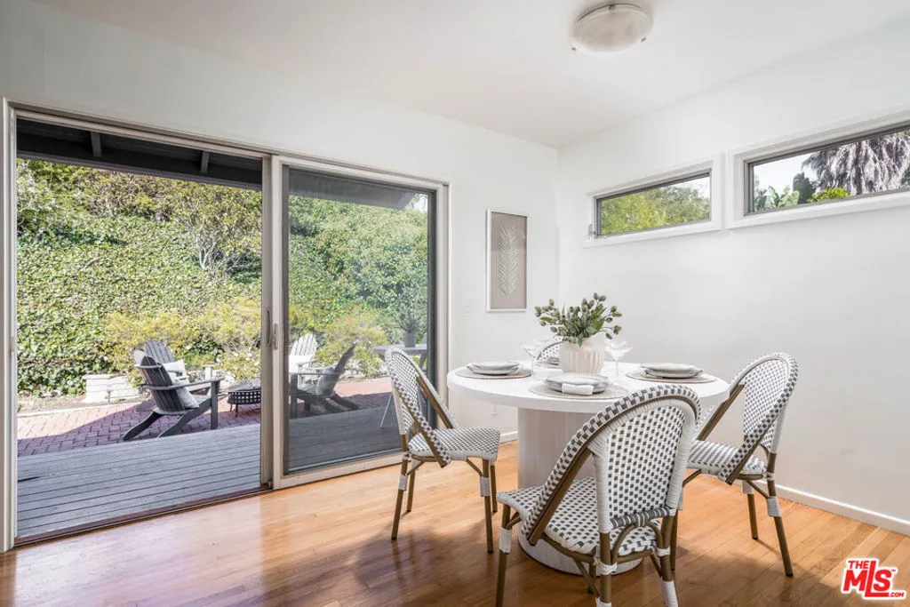 Santa Barbara, California 93109, United States, 3 Bedrooms Bedrooms, ,2 BathroomsBathrooms,Residential,Active,231436