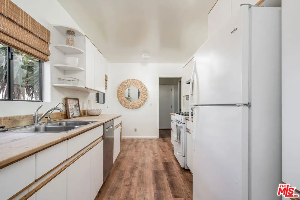 Santa Barbara, California 93109, United States, 3 Bedrooms Bedrooms, ,2 BathroomsBathrooms,Residential,Active,231436