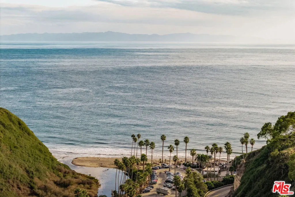 Santa Barbara, California 93109, United States, 3 Bedrooms Bedrooms, ,2 BathroomsBathrooms,Residential,Active,231436