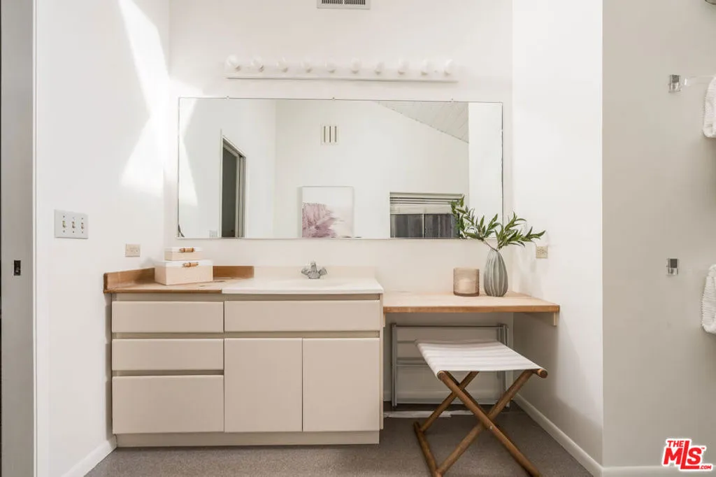 Santa Barbara, California 93109, United States, 3 Bedrooms Bedrooms, ,2 BathroomsBathrooms,Residential,Active,231436