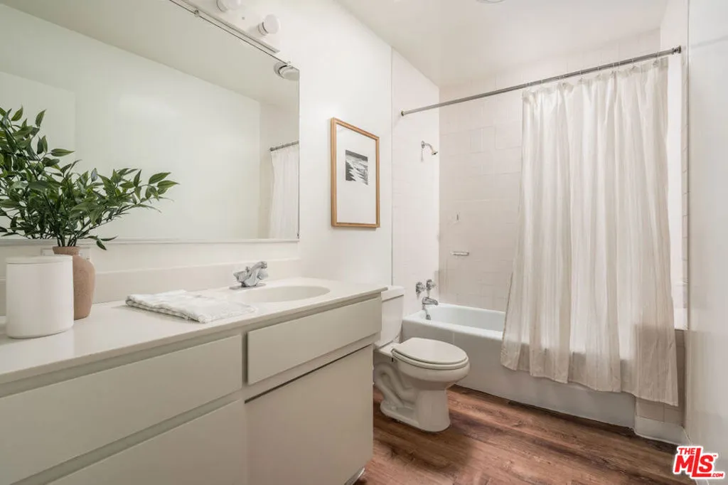 Santa Barbara, California 93109, United States, 3 Bedrooms Bedrooms, ,2 BathroomsBathrooms,Residential,Active,231436