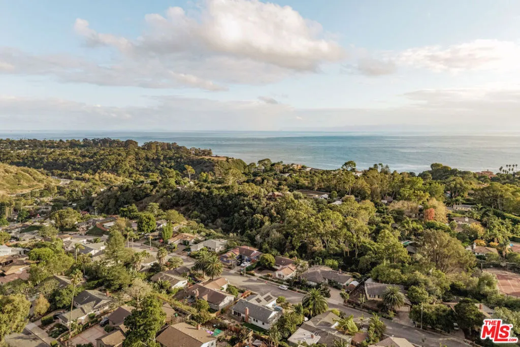 Santa Barbara, California 93109, United States, 3 Bedrooms Bedrooms, ,2 BathroomsBathrooms,Residential,Active,231436