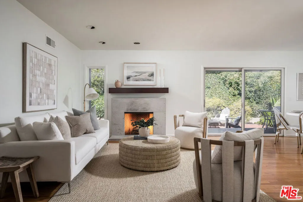 Santa Barbara, California 93109, United States, 3 Bedrooms Bedrooms, ,2 BathroomsBathrooms,Residential,Active,231436