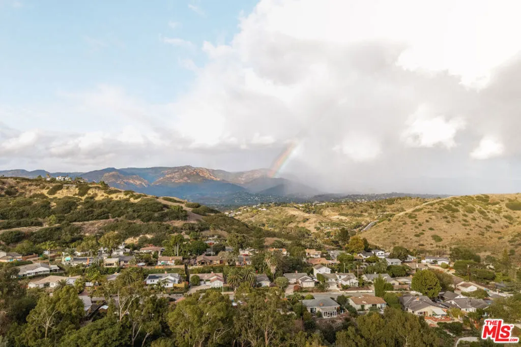 Santa Barbara, California 93109, United States, 3 Bedrooms Bedrooms, ,2 BathroomsBathrooms,Residential,Active,231436