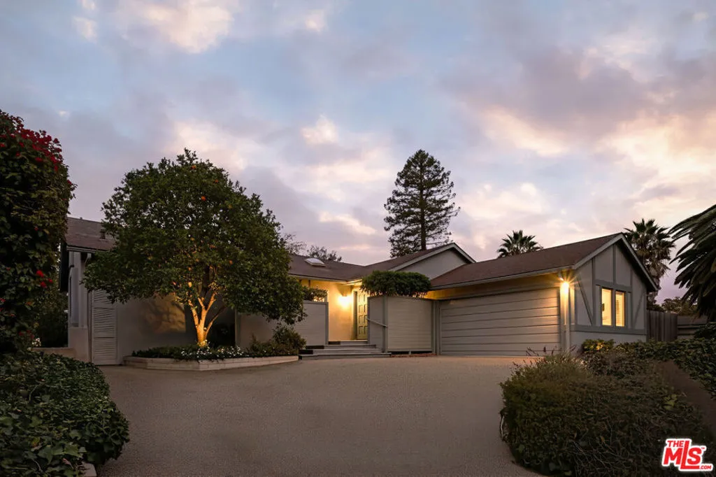 Santa Barbara, California 93109, United States, 3 Bedrooms Bedrooms, ,2 BathroomsBathrooms,Residential,Active,231436