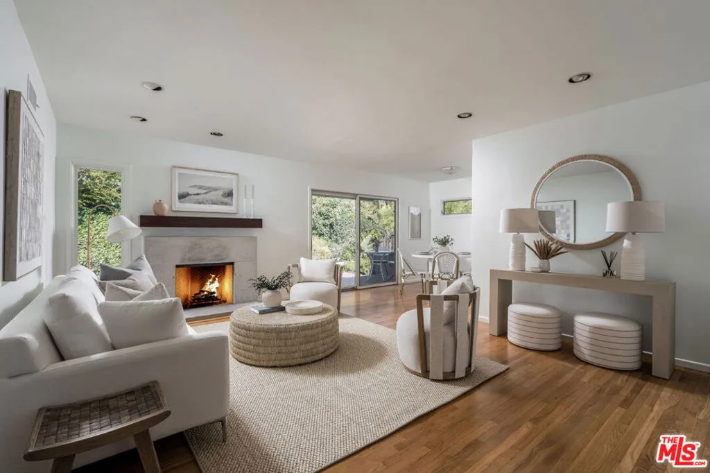Santa Barbara, California 93109, United States, 3 Bedrooms Bedrooms, ,2 BathroomsBathrooms,Residential,Active,231436