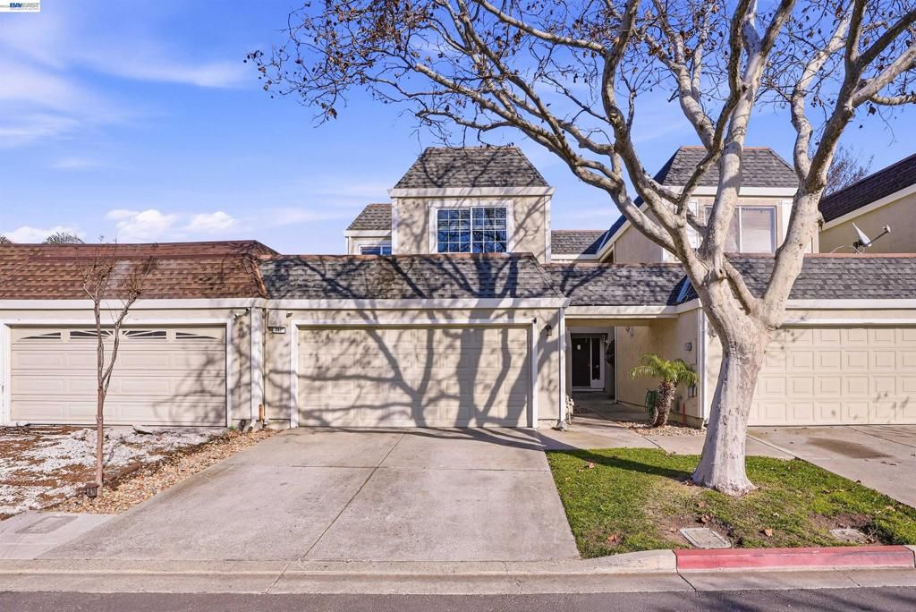 Photo of 251 Shoreline Dr Dr, Pittsburg, CA 94565 (MLS # 41136552)